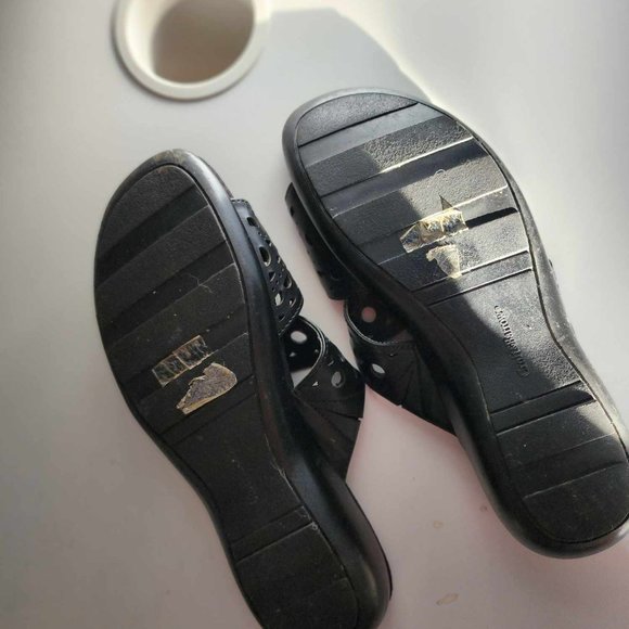 EUC Croft & Barrow Leather Flip-flops - Picture 5 of 5